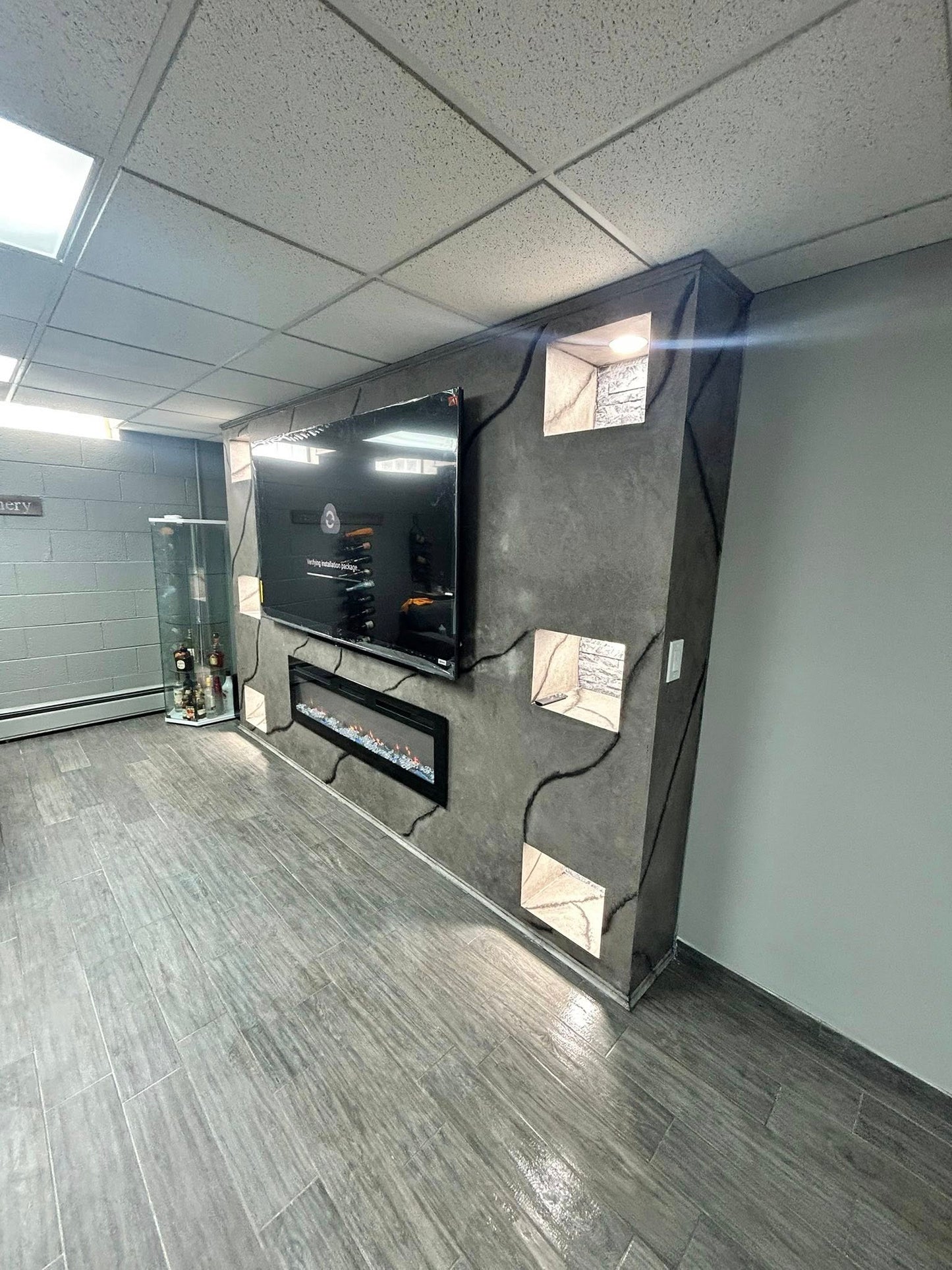 Accent walls/ Fireplaces