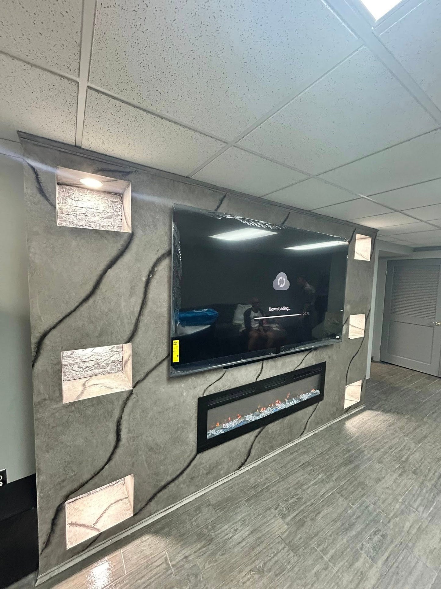Accent walls/ Fireplaces