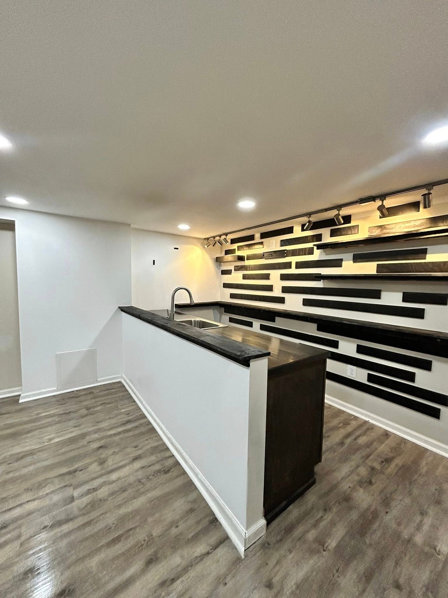 Accent walls/ Fireplaces